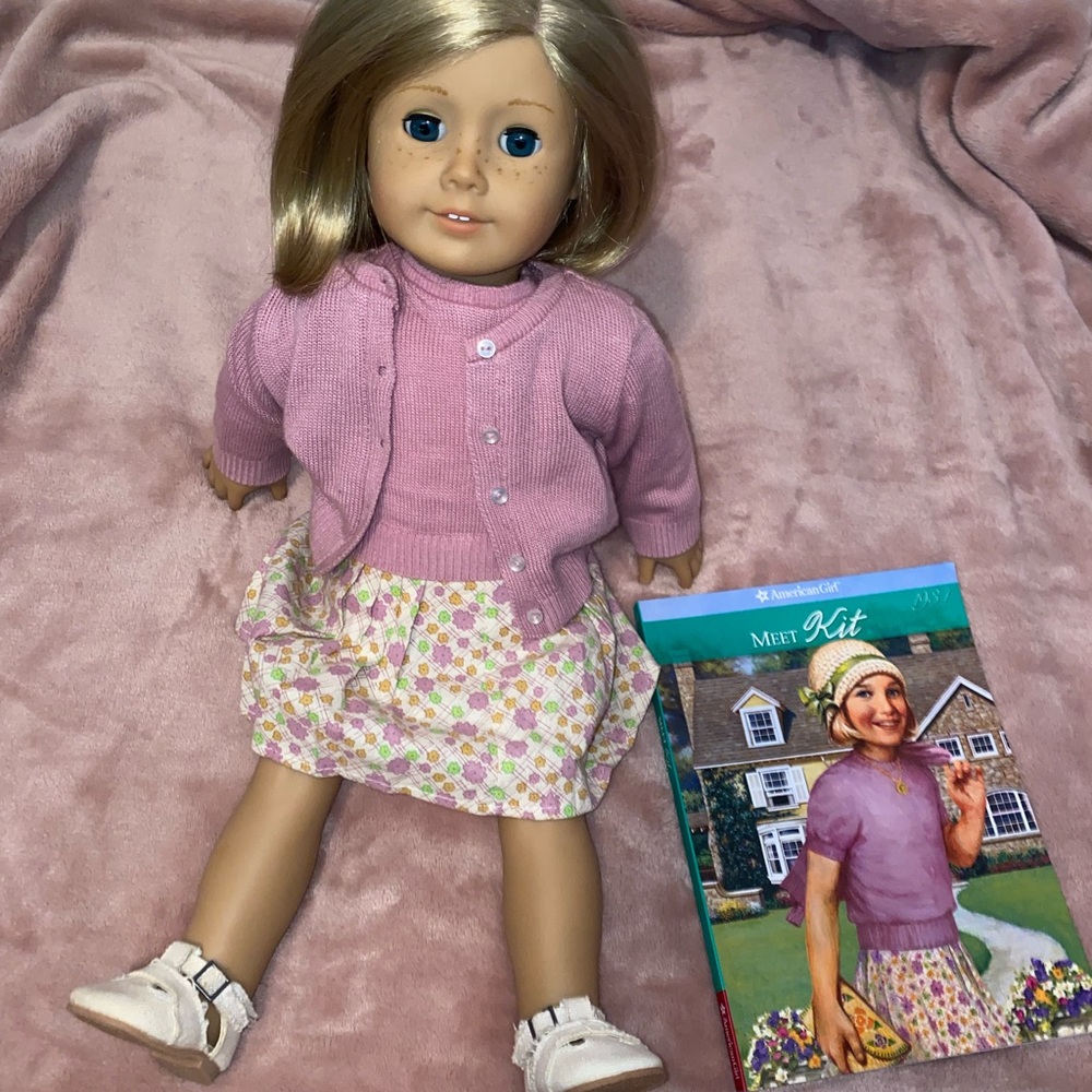 KIT American Girl Doll WITH LOTS OF CLOTHES